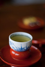 茶わんは背が低く、平たい形が特徴